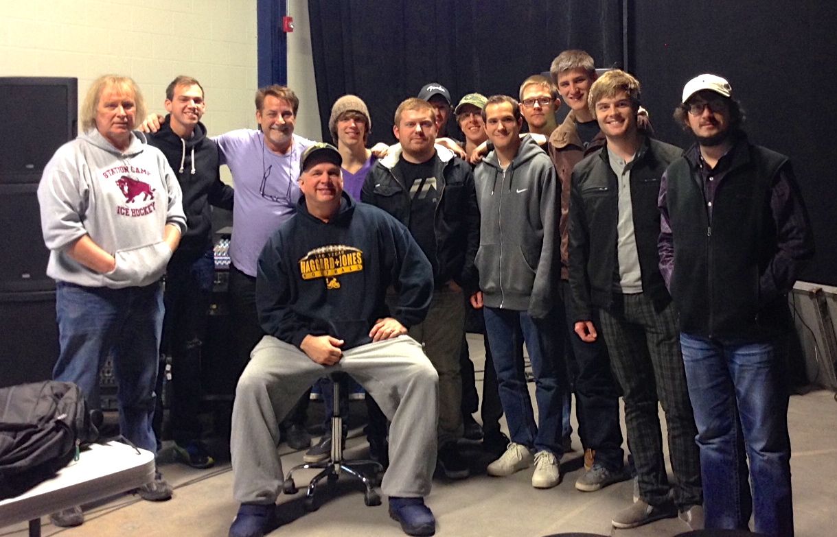 Students with Garth Brooks