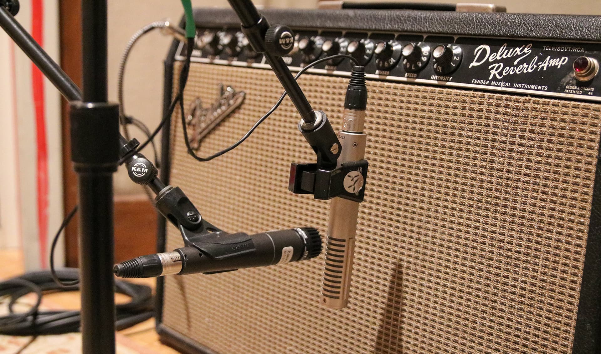 Recording guitar amp in phase with more than one microphone